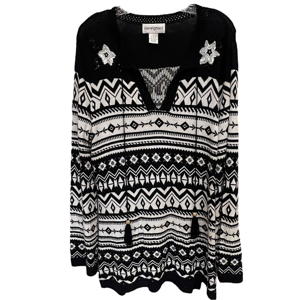 BLOOMINGDALE’S Black & White Sequined Flower Oversized Sweater, Size Large - Picture 4 of 16